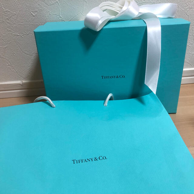 Tiffany & Co.(ティファニー)のTiffany&Co. ボーンチャイナ ペーパー カップ インテリア/住まい/日用品のキッチン/食器(グラス/カップ)の商品写真