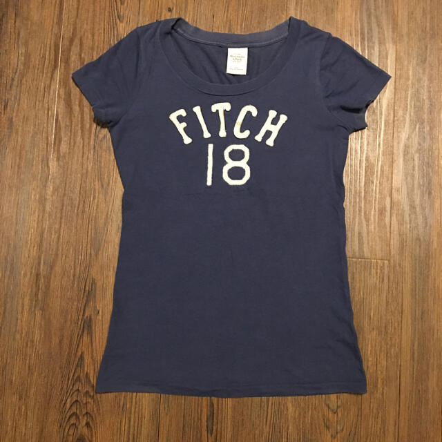 Abercrombie&Fitch(アバクロンビーアンドフィッチ)のアバクロ ブルー Tシャツ レディースのトップス(Tシャツ(半袖/袖なし))の商品写真