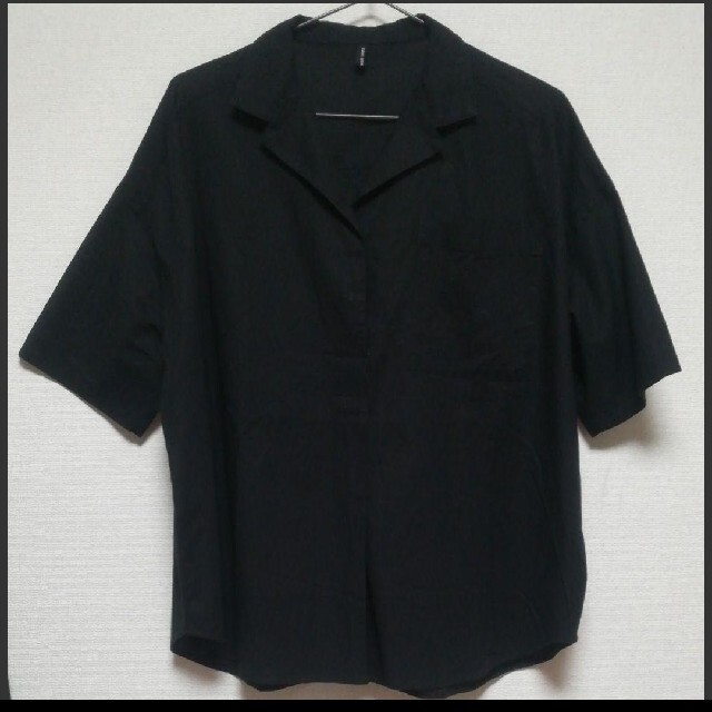 Veritecoeur(ヴェリテクール)のヴァンブラン　襟付きシャツ　ブラック　綿　麻　レディース　フリー レディースのトップス(シャツ/ブラウス(半袖/袖なし))の商品写真