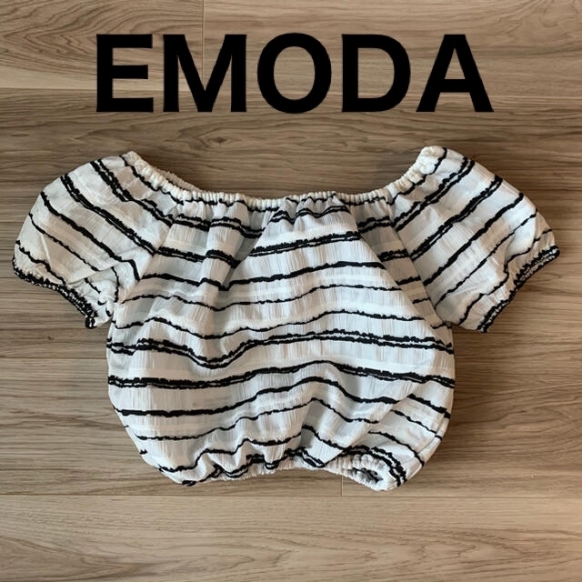 EMODA(エモダ)のエモダ　オフショル　トップス　ボーダー　ストライプ　ショート丈 レディースのトップス(カットソー(半袖/袖なし))の商品写真