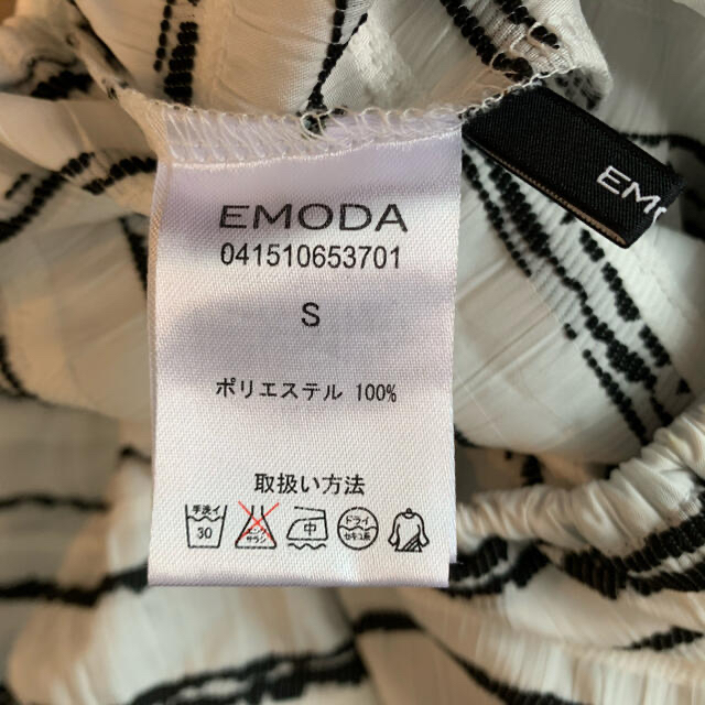 EMODA(エモダ)のエモダ　オフショル　トップス　ボーダー　ストライプ　ショート丈 レディースのトップス(カットソー(半袖/袖なし))の商品写真