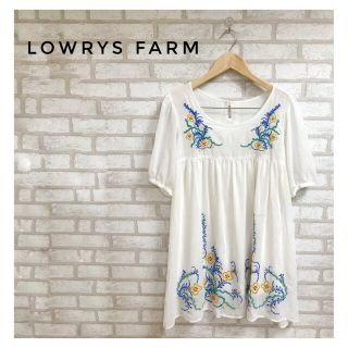 ローリーズファーム(LOWRYS FARM)のLOWRYS FARM レディース ミニワンピース M 白 花柄(ミニワンピース)