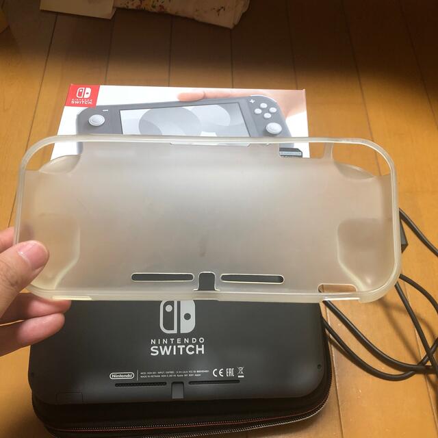 Nintendo Switch(ニンテンドースイッチ)の【美品】Nintendo Switch Liteグレー エンタメ/ホビーのゲームソフト/ゲーム機本体(家庭用ゲーム機本体)の商品写真