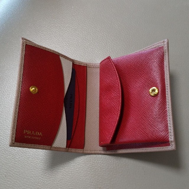 PRADA(プラダ)のプラダ　新品　財布 レディースのファッション小物(財布)の商品写真