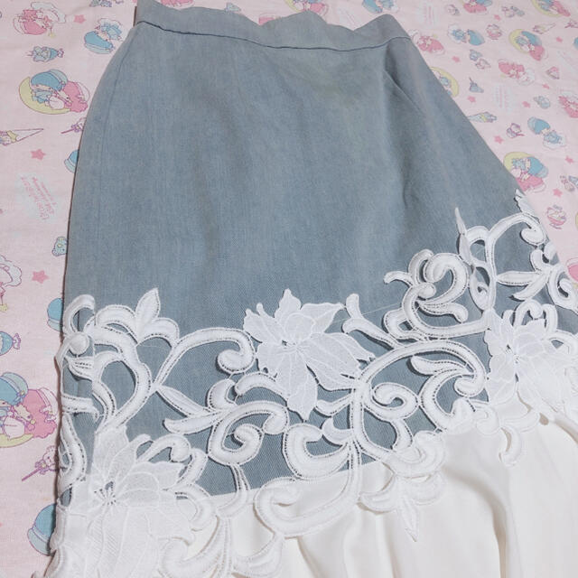 rienda(リエンダ)のリエンダ　裾フリル　花柄刺繍デニム　マーメイドスカート レディースのスカート(ロングスカート)の商品写真