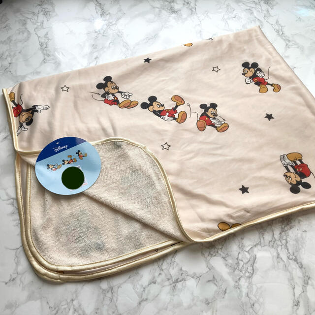 Disney(ディズニー)の新品 体操ミッキー 冷感ケット キッズ/ベビー/マタニティの寝具/家具(タオルケット)の商品写真