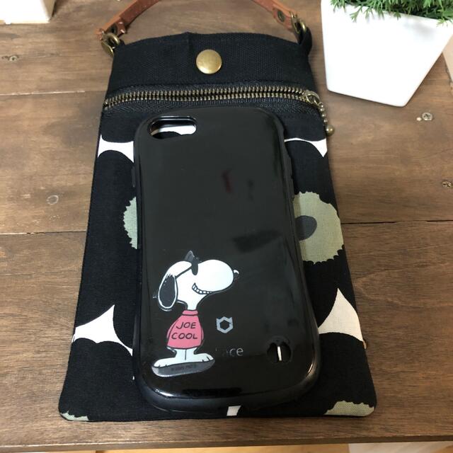 marimekko(マリメッコ)のスマホケース　スマホポーチ　かわいい！　ハンドメイド　マリメッコ  ウニッコ ハンドメイドのファッション小物(ポーチ)の商品写真