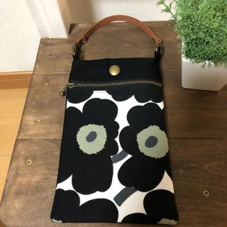 マリメッコ(marimekko)のスマホケース　スマホポーチ　かわいい！　ハンドメイド　マリメッコ  ウニッコ(ポーチ)