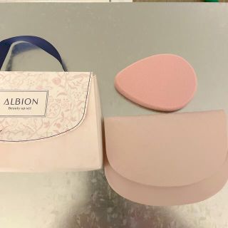 アルビオン(ALBION)のアルビオン パフ ケース付き 新品未使用品  非売品(ノベルティグッズ)