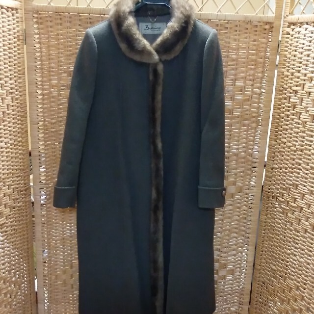コート　♡襟・前立て毛皮つき レディースのジャケット/アウター(毛皮/ファーコート)の商品写真