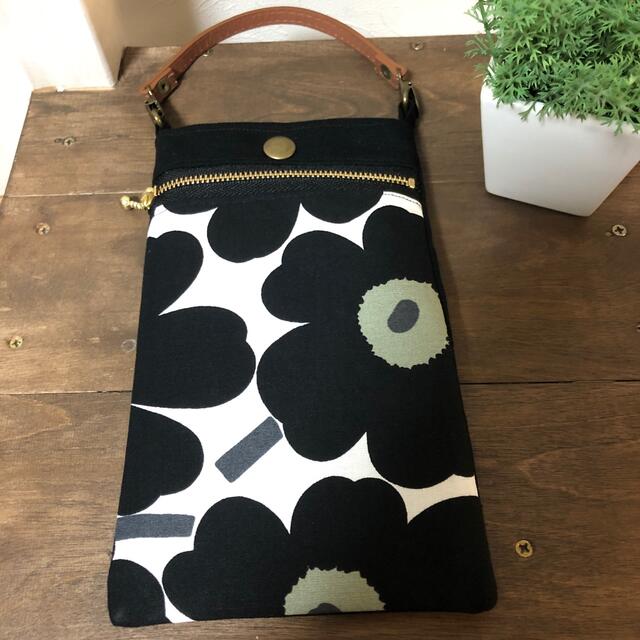 marimekko(マリメッコ)のスマホケース　スマホポーチ　かわいい！　ハンドメイド　マリメッコ  ウニッコ ハンドメイドのファッション小物(ポーチ)の商品写真