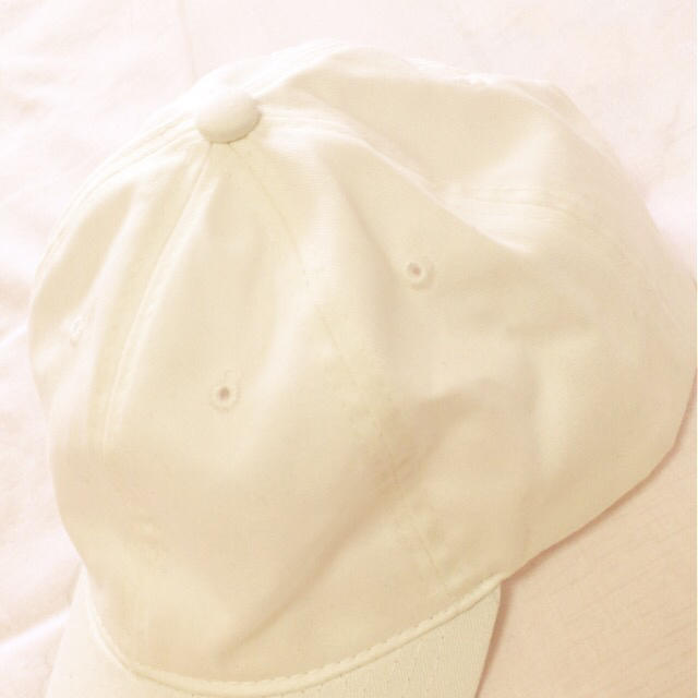 WEGO(ウィゴー)のホワイトキャップ〈あいす様お取り置き〉 レディースの帽子(キャップ)の商品写真
