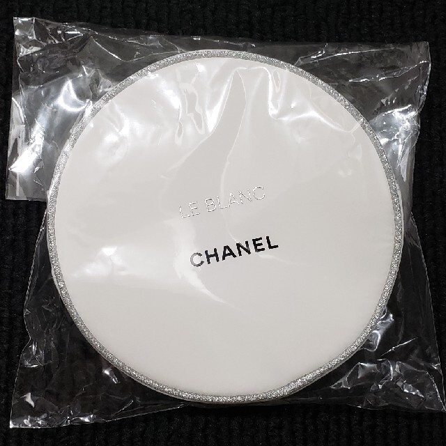 CHANEL(シャネル)のCHANEL LE BLANC コスメポーチ レディースのファッション小物(ポーチ)の商品写真