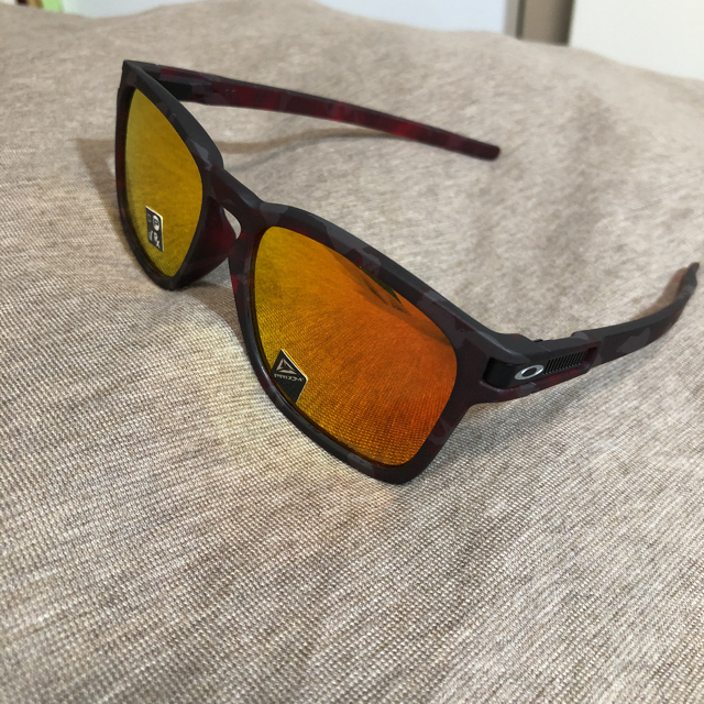 OAKLEY オークリー サングラス LATCH ラッチ SQ 偏光 プリズム 100％の