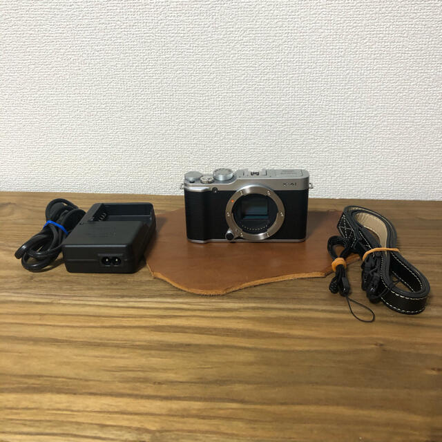 美品！FUJIFILM X−A1 フジフィルムシルバー