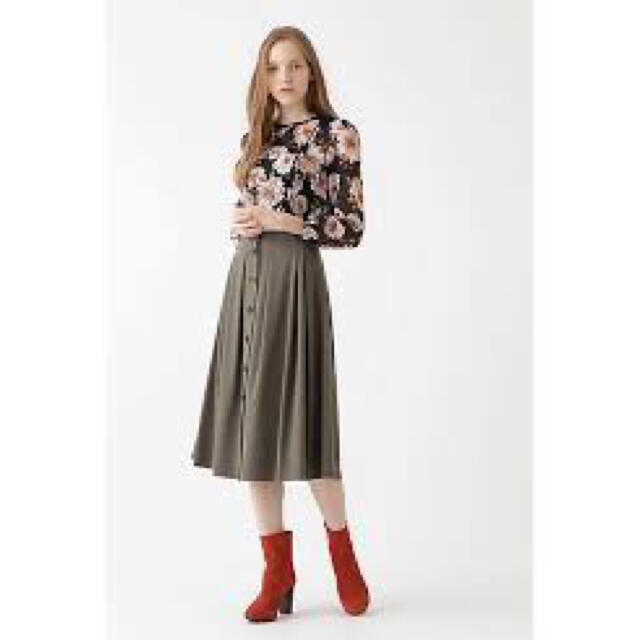 JILLSTUART(ジルスチュアート)の新品タグ 未着 JILLSTUART ジルスチュアート オリビアフラワーブラウス レディースのトップス(シャツ/ブラウス(長袖/七分))の商品写真