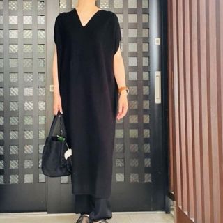 ユニクロ(UNIQLO)のUNIQLO×mame kurogouchi ニットワンピ M(ロングワンピース/マキシワンピース)