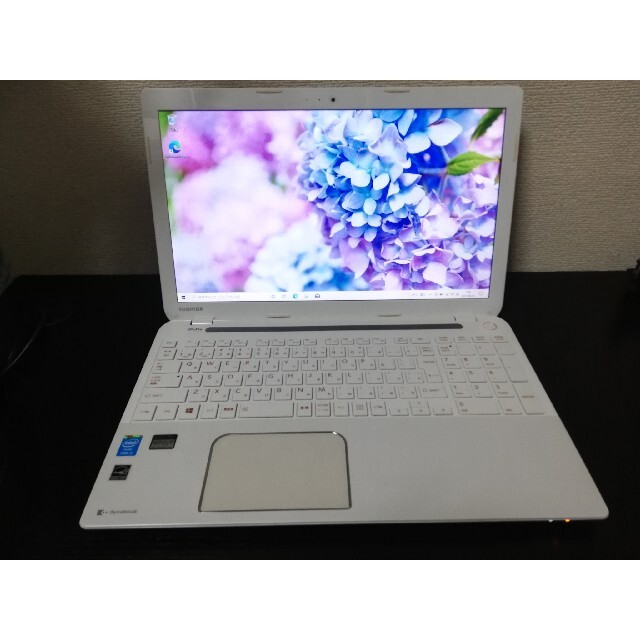 TOSHIBA　ノートパソコン　パールホワイト　T455のサムネイル