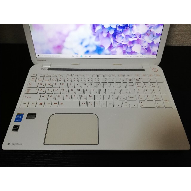 東芝(トウシバ)のTOSHIBA　ノートパソコン　パールホワイト　T455 スマホ/家電/カメラのPC/タブレット(ノートPC)の商品写真