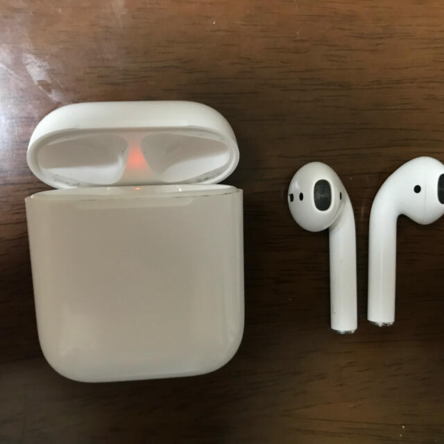 Apple(アップル)のAirPods 第一世代 スマホ/家電/カメラのオーディオ機器(ヘッドフォン/イヤフォン)の商品写真