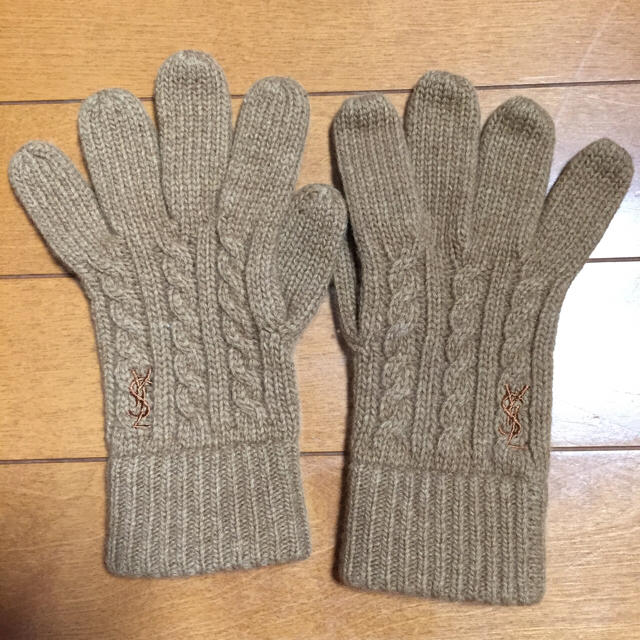 Yves Saint Laurent Beaute(イヴサンローランボーテ)のイブサンローラン 手袋 レディースのファッション小物(手袋)の商品写真