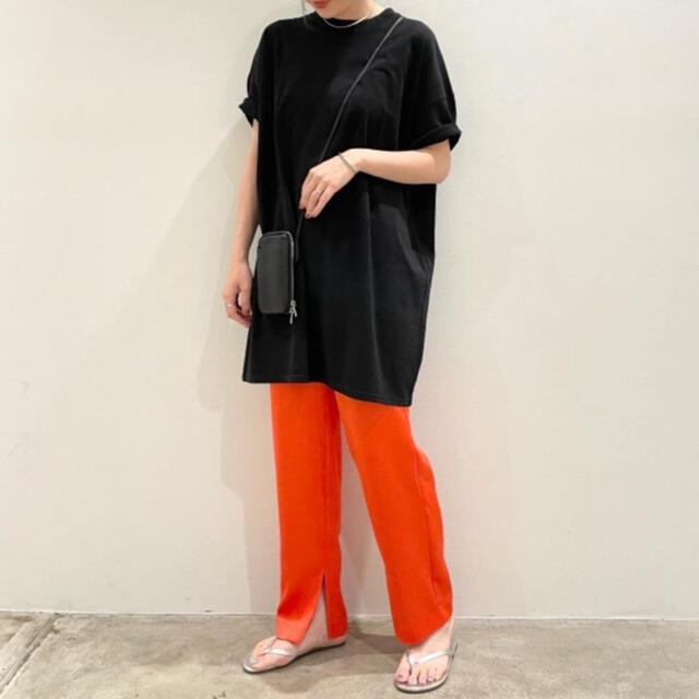 BEAUTY&YOUTH UNITED ARROWS(ビューティアンドユースユナイテッドアローズ)のBY サテンストレートスリットパンツ　サイズS 新品 レディースのパンツ(カジュアルパンツ)の商品写真