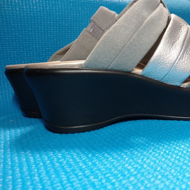 半額以下AKAISHI完売サンダルMシルバーグレー レディースの靴/シューズ(サンダル)の商品写真