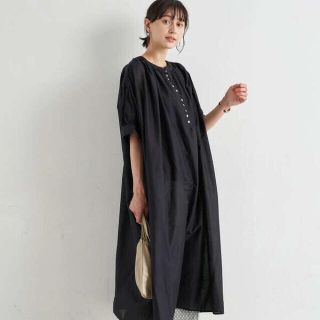 アースミュージックアンドエコロジー(earth music & ecology)の♡新品　アースミュージックアンドエコロジー　シャーリングスリーブワンピース(ロングワンピース/マキシワンピース)