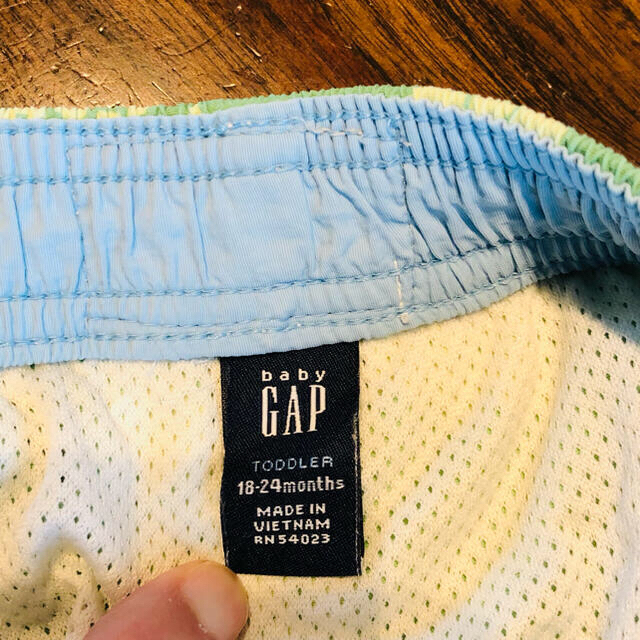 babyGAP(ベビーギャップ)のみね様専用！ベビーギャップ 水着 ショートパンツ サイズ90 キッズ/ベビー/マタニティのキッズ服男の子用(90cm~)(水着)の商品写真