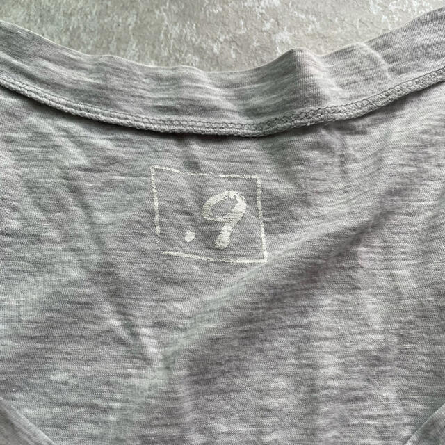 NINE(ナイン)のNINE VネックTシャツ レディースのトップス(Tシャツ(半袖/袖なし))の商品写真