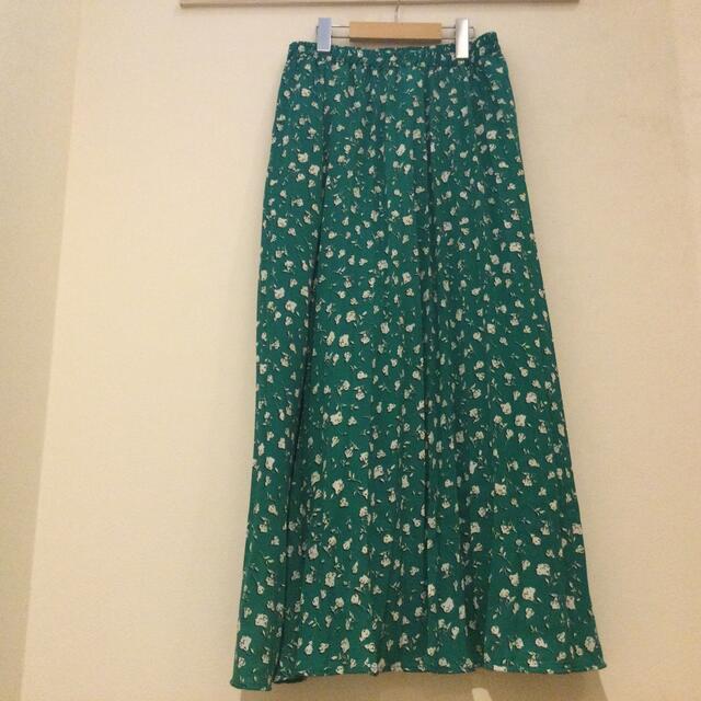 GU(ジーユー)のGUグリーン花柄プリーツロングスカートMサイズ レディースのスカート(ロングスカート)の商品写真