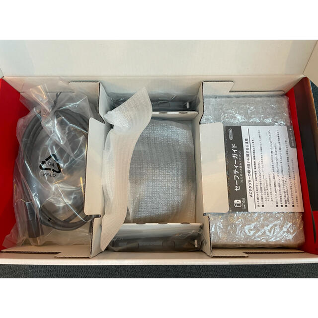 任天堂 液晶ほぼ無傷 本体+ジョイコン以外未使用の通販 by ケィ4's shop|ニンテンドウならラクマ - 極上美品 新型Switch本体 低価新品
