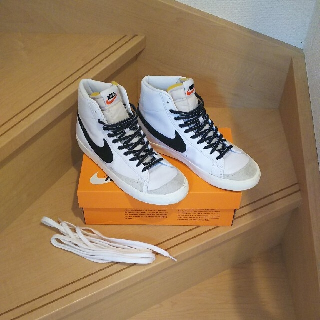 NIKE(ナイキ)のNIKE BLAZER MID 77 VNTG メンズの靴/シューズ(スニーカー)の商品写真