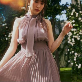 スナイデル(SNIDEL)のPleated Chiffon Ribbon Midi Dress mauve(ロングワンピース/マキシワンピース)