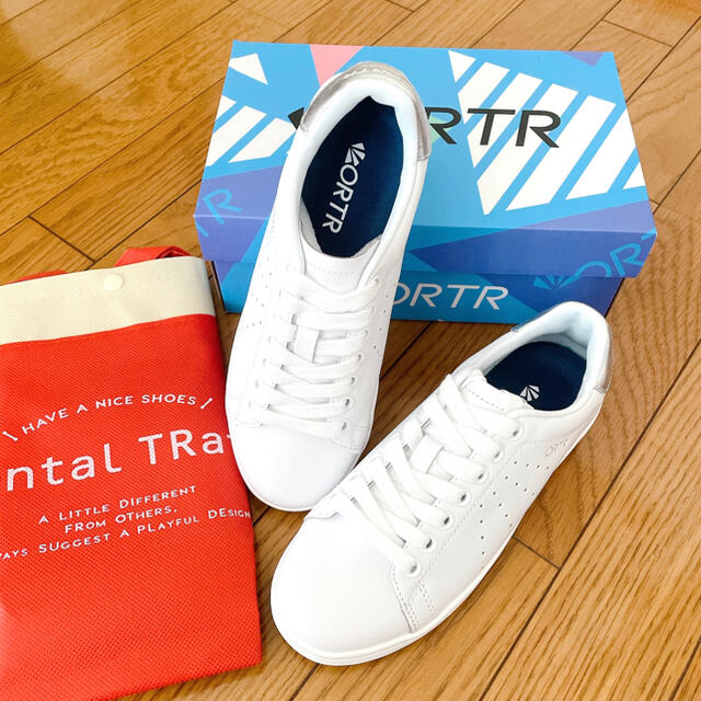 ORiental TRaffic(オリエンタルトラフィック)の新品♡【ORIENTAL TRAFFIC】コートソールスニーカー　白　シルバー レディースの靴/シューズ(スニーカー)の商品写真