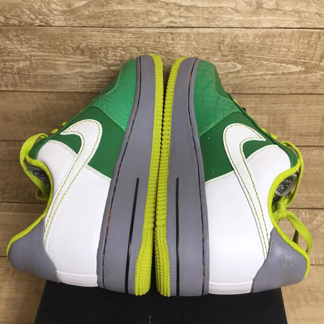 NIKE(ナイキ)の新品未使用 Green Gauchos NIKE AIR FORCE 1 LOW メンズの靴/シューズ(スニーカー)の商品写真