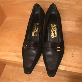 サルヴァトーレフェラガモ(Salvatore Ferragamo)のフェラガモ　スウェード　パンプス(ハイヒール/パンプス)