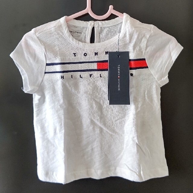 TOMMY HILFIGER(トミーヒルフィガー)の最終価格！！〔 新品.未使用 〕TOMMY HILFIGER Tシャツ 18M キッズ/ベビー/マタニティのベビー服(~85cm)(Ｔシャツ)の商品写真