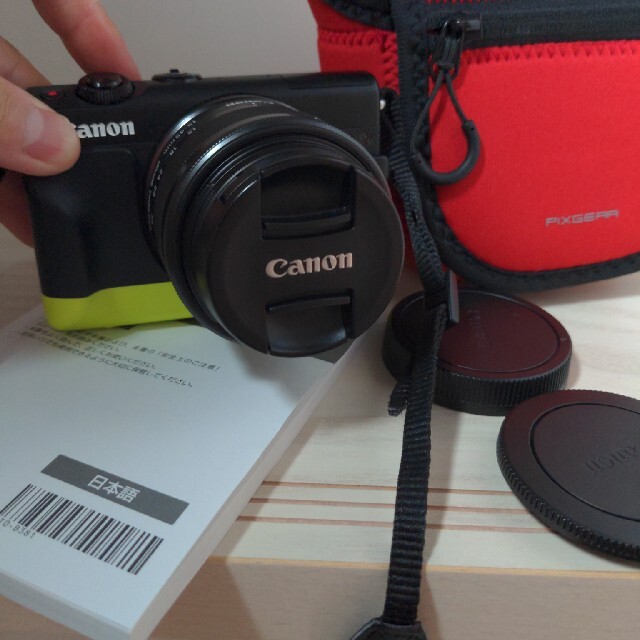 Canon(キヤノン)のcanon eos m100 ミラーレス一眼カメラ スマホ/家電/カメラのカメラ(ミラーレス一眼)の商品写真