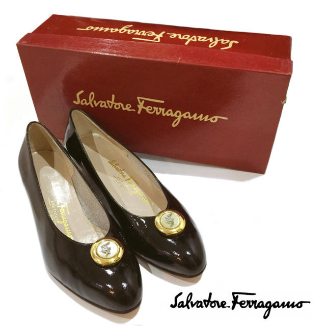 Ferragamo(フェラガモ)のフェラガモ◆エナメルローヒールパンプス レディースの靴/シューズ(ハイヒール/パンプス)の商品写真