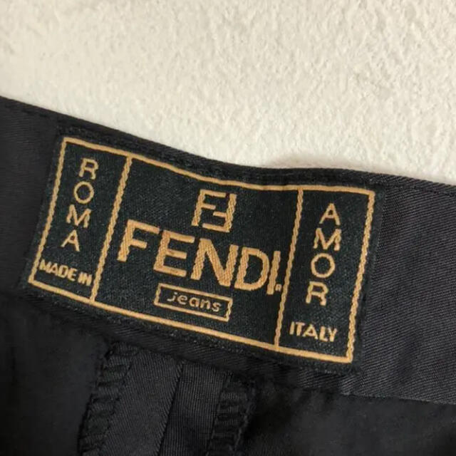 FENDI(フェンディ)のFENDI jeans フェンディ　パンツ　ブラック　40 レディースのパンツ(クロップドパンツ)の商品写真