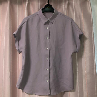 ジーユー(GU)のGＵトップス GUレディース半袖　レディースシャツ(Tシャツ(半袖/袖なし))