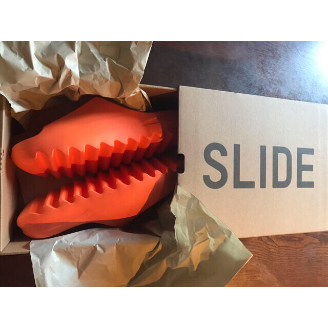 adidas(アディダス)のadidas YEEZY SLIDE ENFLAME ORANGE 27.5cm メンズの靴/シューズ(サンダル)の商品写真