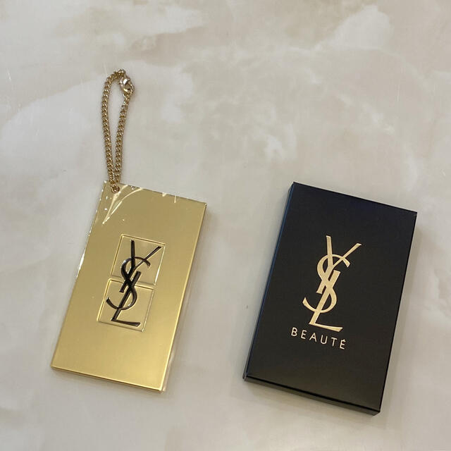 Yves Saint Laurent Beaute(イヴサンローランボーテ)のイヴサンローラン　ミラー　チェーン付き　ミラーチャーム レディースのファッション小物(ミラー)の商品写真