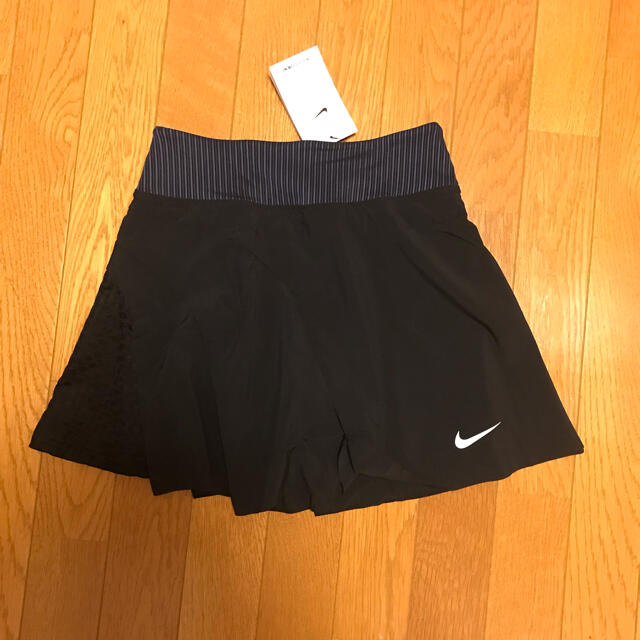 NIKE(ナイキ)の新品　ナイキ　NIKE テニスウェア　スコート US-XS スポーツ/アウトドアのテニス(ウェア)の商品写真