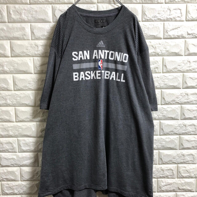 adidas(アディダス)のアディダス　NBA  バスケ　プリント　Tシャツ　メンズ4XLサイズ メンズのトップス(Tシャツ/カットソー(半袖/袖なし))の商品写真