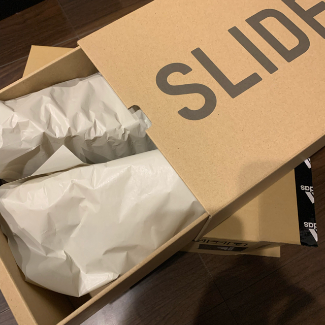 adidas(アディダス)のadidas Yeezy Slide  メンズの靴/シューズ(サンダル)の商品写真