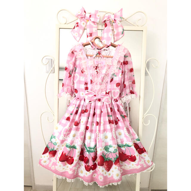 Angelic Pretty(アンジェリックプリティー)のCherry Marguerite ワンピース&クリップ2コset🎀 レディースのワンピース(ひざ丈ワンピース)の商品写真