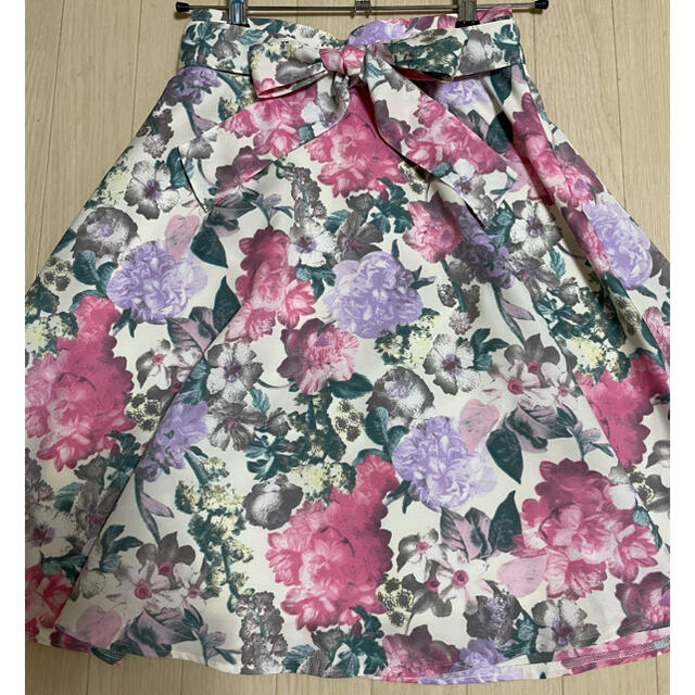 MISCH MASCH(ミッシュマッシュ)のミッシュマッシュ　花柄スカート レディースのスカート(ひざ丈スカート)の商品写真