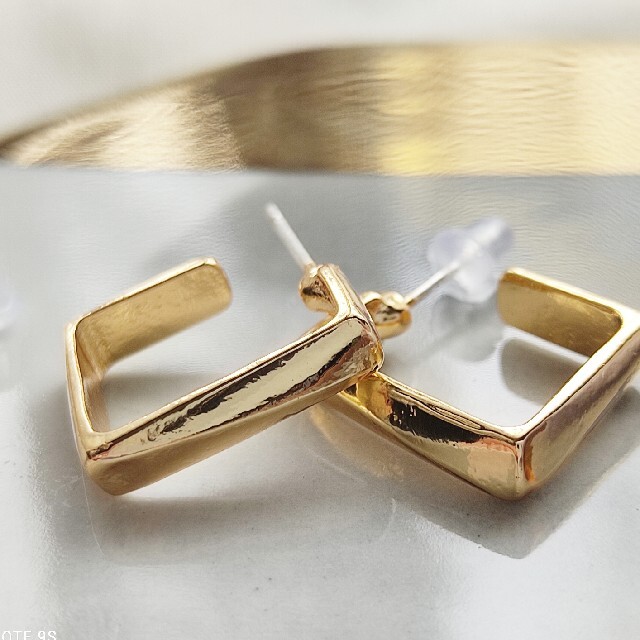 JOURNAL STANDARD(ジャーナルスタンダード)のs925 gold square pierce #026 レディースのアクセサリー(ピアス)の商品写真